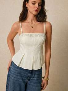 Top de cami con detalle bordado y volante de tirantes finos - Ideal para un verano elegante y con estilo, Blusas de mujer con volante, Blusas de tirantes finos, Blusas de verano lindas, Bordadas, Ropa casual y elegante - Albaricoque - Ver 5