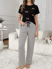 Local Store, A Women's Short-Sleeve Tee With A Retro American Style, Relaxed Fit, And Printed Design (Pants Are For Styling Suggestions Only). This Simple Yet Stylish Piece Features A Tropical-Themed Printed Letter Pattern, Making It A Must-Have For Creating A Laid-Back Holiday Look, Perfect For Occasions Like Labor Day And Mexican Independence Day. - 黑色 - 查看 8