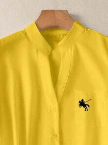 Camisa de mujer de unicolor con cuello en V y botones - Blusa casual y elegante de manga larga con detalle de bolsillo, adecuada para vacaciones, viajes y uso diario, artículo esencial para todas las temporadas de primavera - Estampado de caballero amarillo - Ver 5