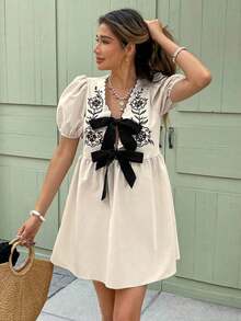 Vestido corto casual de vacaciones para mujer con rayas, bordado hueco y cordones - Albaricoque - Ver 1