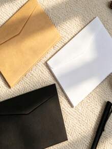 1PC Envelopes de Papel Kraft no Tamanho 16*11cm com 3 Estilos Variados. O Material Reforçado é à Prova d'Água para Proteção Confiável. Equipado com Selo Autoadesivo, Sem Necessidade de Cola Extra para Selagem Rápida. Com um Visual Vintage Castanho, Funcionam Bem para Cartas, Cartões de Saudação, Convites de Casamento e Todos os Tipos de Projetos DIY Feitos à Mão. - envelope - Ver 3