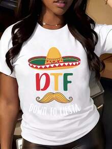 Comfortable For All-Day Wear. This Women's Casual Short-Sleeve T-Shirt Features A Crew Neck And A DTF Mexican Sombrero Print, Perfect For Celebrations And Parties. The Relaxed, Comfortable Fit Flatters All Body Types, While The High-Quality Material Feels Soft Against The Skin And Offers Durability. - 白色 - 查看 1