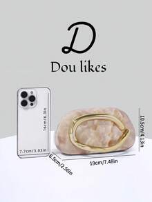 Dou Likes 奢华浅粉色金属扣手拿包，正面镂空金色金属扣，设计流畅独特，采用高品质五金配件，兼具装饰性和实用性，简约而不失个性。可手提或斜挎，配有可拆卸链条，适合晚宴、婚礼、约会、派对、伴娘以及日常奢华装扮，甜美优雅。 - 淺粉色 - 查看 3