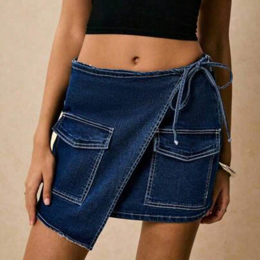 YijiaNvz Falda vaquera casual de uso diario con bolsillos cargo, cintura anudada lateralmente y bajo asimétrico, para uso en conciertos country y estilo callejero Y2K, de vuelta al colegio - Azul lavado medio - Ver 1
