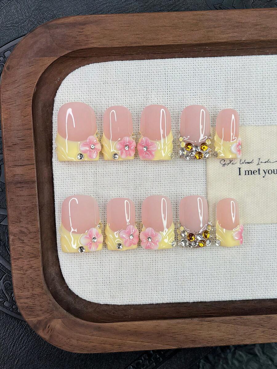 10片装Y2K美甲方形按压式美甲套装 - 手工制作,粉色美甲,黄色美甲,黄色法式美甲,手工3D粉色花朵美甲,手绘3D水滴图案设计,手工美甲,闪亮银色和金色水钻装饰 - 彩色 - 查看 1