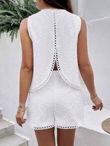 女款休閒白色鏤空刺繡無袖上衣與短褲兩件套，圓領夏季優雅套裝 - 白色 - 查看 5