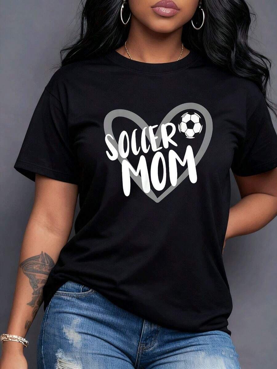 A Heart Representing A Mother's Support And Love For Soccer, Featuring The Phrase "Soccer Mom" And A Classic Ball. Ideal For The Sports Fan On Every Match Day. Women's T-Shirt 220Gplayera Muje - 黑色 - 查看 1