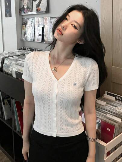 Áo croptop tay ngắn cổ chữ V khoét rỗng dành cho nữ, thiết kế mùa hè mới.