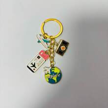 珐琅飞机地球仪钥匙扣，手工制作，男女通用，户外旅行时尚配饰，送给亲朋好友的绝佳礼物，毕业季、母亲节、复活节等节日适用，汽车装饰，可爱哥特风Y2K风格 - 粉紅色+綠色+黑色 - 查看 6