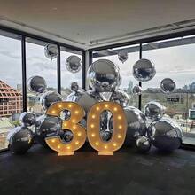 6个32英寸 x 22英寸 x 10英寸银色4D球形气球套装，适合户外派对装饰，超大迪斯科系列铝箔气球套装 - 查看 3
