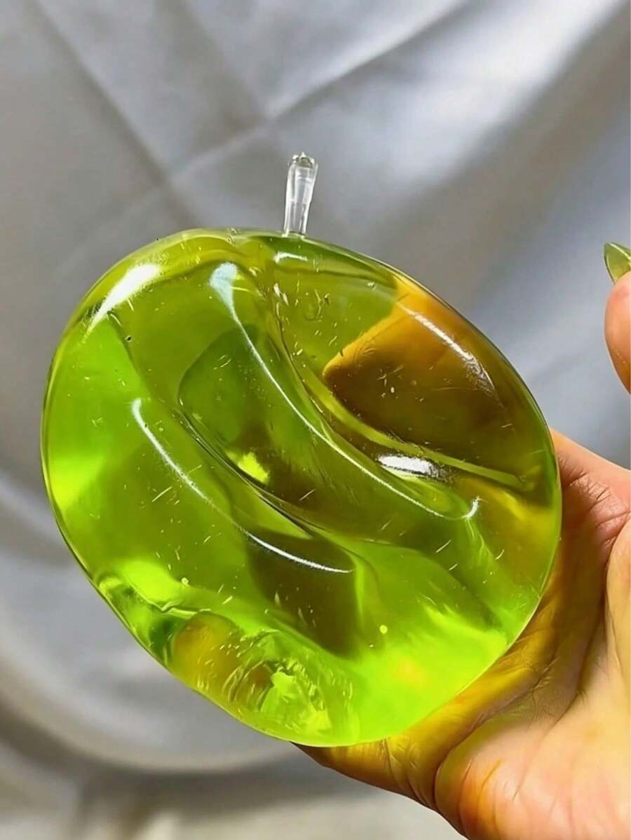 1個水晶蘋果紋理，外層柔軟薄且光滑靈活。可用作壓力緩解擠壓球或觸覺感官物品，適合辦公桌使用。也是一款極佳的辦公室減壓禮物。 - A - 查看 1