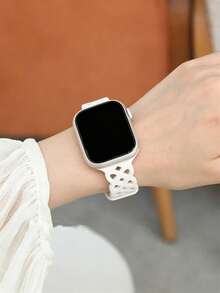 1条女士镂空可爱硅胶表带，适用于 42mm、38mm、40mm、41mm、44mm、45mm、46mm、49mm，时尚智能手表替换表带，适用于Series Ultra2、Ultra SE2、SE 11、10、9、8、7、6、5、4、3、2、1，可作为学生返校礼物 - 白色 - 查看 3