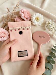 Gucci 1 セット ハンドミラー 収納ポーチ付き ピンク おしゃれ ハンドヘルドミラー メイク用 化粧直し用 コンパクトミラー 携帯用 - ピンク - チェックする 3