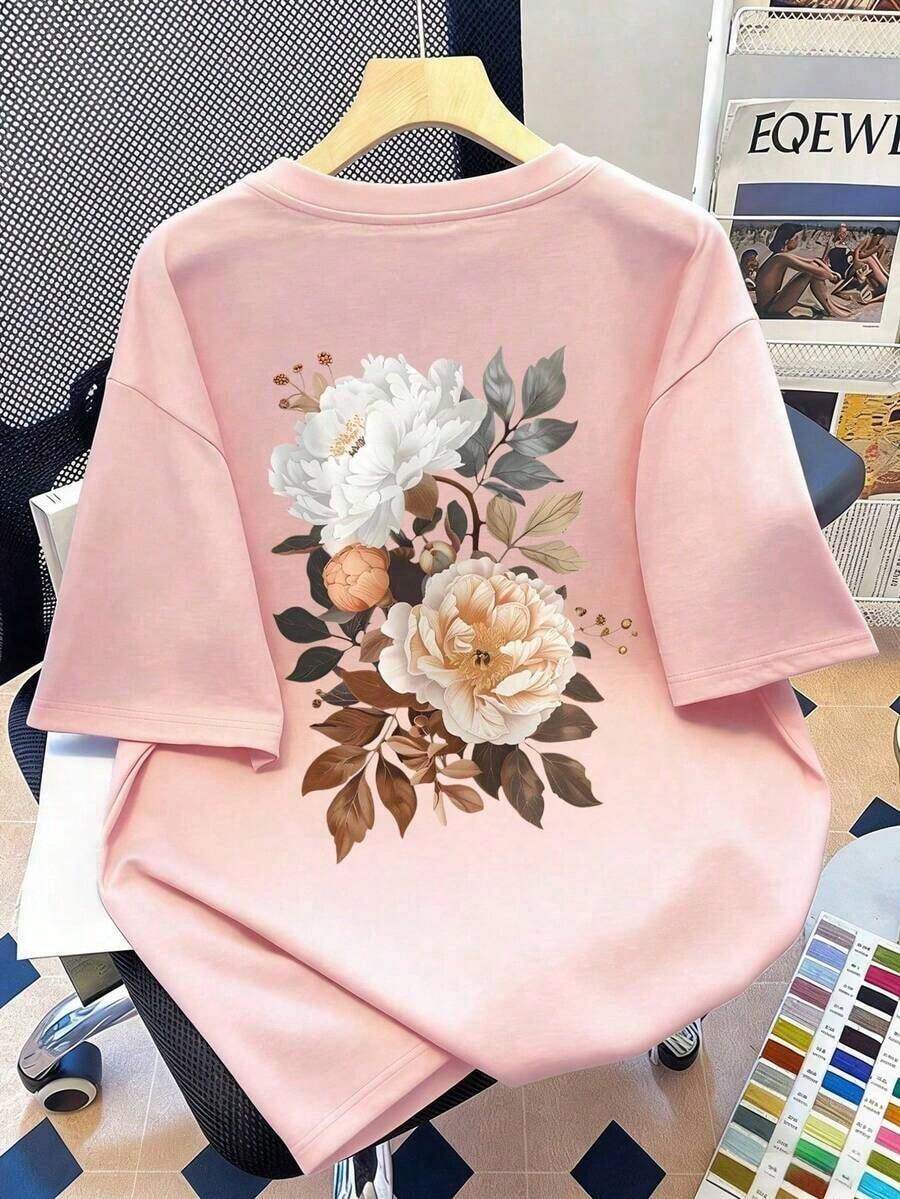 Plus Size Round Neck T-Shirt With Daisy Print, Suitable For Summer Vacation, New Year's, Valentine's Day, Mother's Day, And Other Occasions. Casual Summer Top. Suitable For Summer Vacation, Beach, Days Off, Spring Outfits, Summer Top, Women's Summer Wear; Short-Sleeved T-Shirt For Graduation; Back-To-School Outfit; Graduation Ceremony; School Teacher Attire; Summer Outfit For Family And Friends. Suitable For Daily Wear, Outings, Festivals, Beach, Parties, Birthdays, Meetings, School, Music Festivals, Vacations, Commuting, Fitness, Weddings, And New Year's. - 糖果粉紅色 - 查看 1