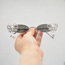 Women's Fashion : Rhinestone-Embellished Shades With Pearl Tassels And Bow Accents - Silver - View 4