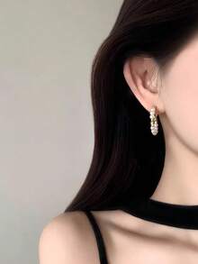 1 Pair Of Personalized Geometric Faux Pearl Bead Earrings With Simple And High-End Ear Loops, Fashionable Design, And Niche Temperament Earrings - Gold - View 2