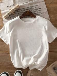 - Modern damt-shirt med vodka- och cocktailtryck, korta ärmar och rund hals, perfekt för sommar och vår, en sommaroutfit för kvinnor. - Vitt - Visa 2