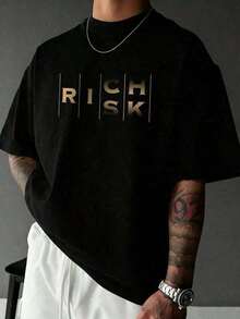 100% bomulls-t-shirt med tryckt mönster, "RICH RISK"-grafik med guldfärgade bokstäver för män, minimalistisk streetwear-stil, lätt och luftig vardagsklädsel, enkel och mångsidig stil, mjuk och bekväm, present-t-shirt för män. - Svart - Visa 7