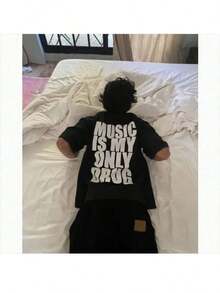 Unisex T-shirt med trycket "Musik är min enda andliga näring" |   Svart bakgrund med vitt tryck, rund hals, avslappnad streetstil, Harajuku-stil, mjukt och luftigt tyg, lämpligt för alla årstider, ett måste för bilentusiaster. - Svart - Visa 2