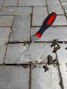 1 pieza Gancho de deshierbe de metal resistente con dientes y cubierta protectora, herramienta de jardinería para eliminar eficazmente malezas, piedras y musgo. Herramienta de construcción duradera adecuada para el mantenimiento del césped, la limpieza de grietas en el pavimento y los espacios entre azulejos. Robusta y duradera - Versión actualizada - Ver 8