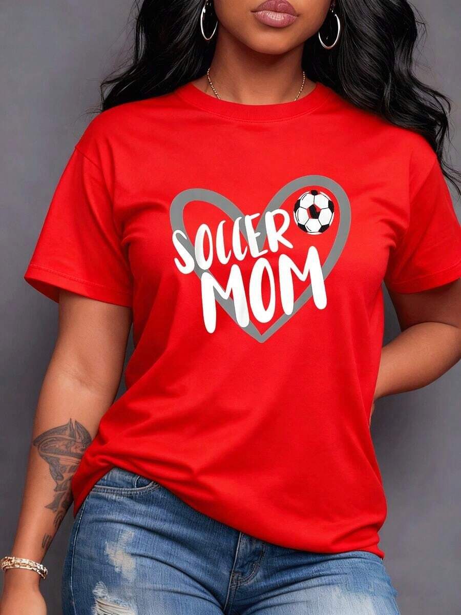 A Heart Representing A Mother's Support And Love For Soccer, Featuring The Phrase "Soccer Mom" And A Classic Ball. Ideal For The Sports Fan On Every Match Day. Women's T-Shirt 220Gplayera Muje - 紅色 - 查看 1
