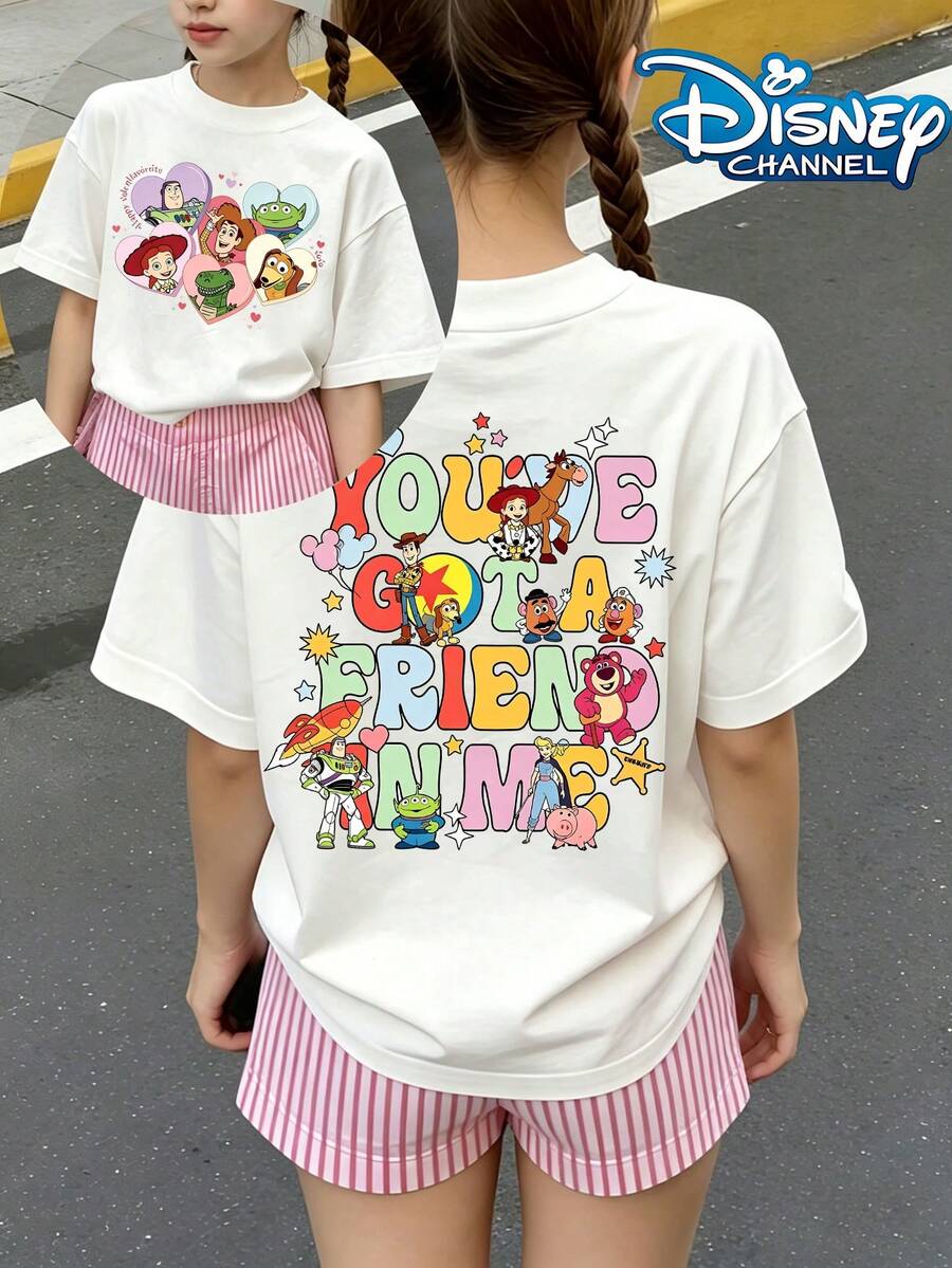 Disney Toy Story Double-Sided Print T-Shirt, Front Heart Frame Featuring Woody And Buzz Lightyear, 'YOU'VE GOT A FRIEND IN ME,' Energetic And Playful, Loose And Versatile Casual Top Pattern Summer Tops,Short-Sleeved Casual And Cute Style Children's Clothing Design, Girl Clothes For Kids Clothes ,Ropa Para Niños,Teen Girls Clothes, Summer Clothes,Boys Summer Outfits,Boys Clothes,Perfect For Cool Girls. Comfortable And Breathable Children's Short-Sleeved T-Shirt. Comfortable And Casual Wear All Year Children's Clothes,Comfortable & Lightweight, Iconic Print For Mix-And-Match Outfits,Suitable For Both Boys And Girls. - 白色 - 查看 1