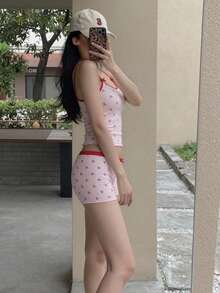 Bộ đồ nữ mùa hè gợi cảm gồm áo hai dây và quần short in họa tiết trái cây, viền tương phản, màu hồng, thích hợp cho kỳ nghỉ và phong cách thanh lịch. - Hồng - Xem 3