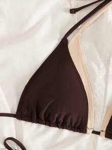 Conjunto de bikini de 2 piezas de 2026 Sunshine Girl Series con influencer, triángulo con taza, halter elegante en tonos contrastantes, ajustable con tiras a los lados, cintura alta, ajuste ceñido para playa, vacaciones, en yate, en la piscina - Marrón - Ver 7