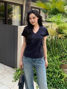 女款純色極簡V領短袖T恤，日常休閒夏季穿著 - 藏青色 - 查看 2