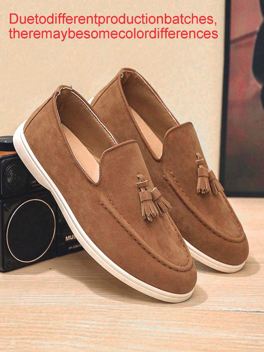 Mocasines de punta redonda para hombre, parte superior con borlas, color marrón, zapatos nuevos para hombre 2025, zapatos de trabajo formal de negocios, mocasines planos de estilo británico, casuales y transpirables, suela blanda, adecuados para todas las estaciones