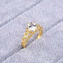 18K鍍金幾何鏤空立方氧化鋯女款訂婚戒指 - 金色 - 查看 1