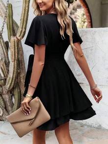 Vestido con cinturón de manga mariposa bajo a capas - Negro - Ver 2