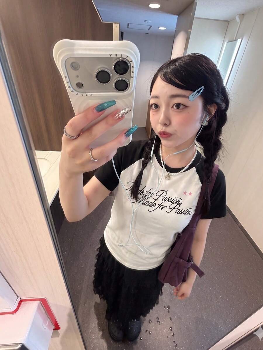 Y2K可愛天使女孩卡通印花插肩袖T恤,亞文化辣妹風百搭女款休閒白色上衣 - 白色 - 查看 1