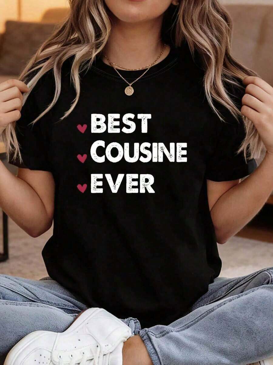 Camiseta de manga corta estampada con la frase "BEST COUSINE EVER", camiseta de manga corta con cuello redondo, top casual para verano y primavera, ropa de mujer, camiseta de cuello redondo de color sólido, suave y transpirable. - Negro - Ver 1