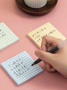 4入馬卡龍格紋便利貼（每包60張），清新療癒格紋設計，黃/綠/藍/柔和色可選，可用於筆記、標記重點、留言，亦可作為剪貼簿裝飾材料，適用於筆記本、教科書、辦公桌，學生與剪貼簿愛好者必備，日記、筆記本、雜誌、辦公室、辦公用品、計畫本、學習用品、學校必需品、辦公桌配件、父親節禮物 - 均碼 - 查看 5