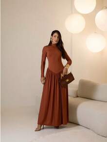 Long-Sleeved Maxi Dress In Stretchy And Comfortable Fabric. - 鏽棕色 - 查看 1