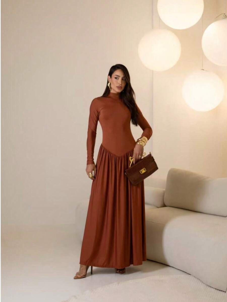 Long-Sleeved Maxi Dress In Stretchy And Comfortable Fabric. - 鏽棕色 - 查看 1
