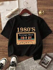 Ledig kortärmad T-shirt med rund hals och tryck med bokstäver och ränder för män, perfekt för sommaren. - Svart - Visa 2