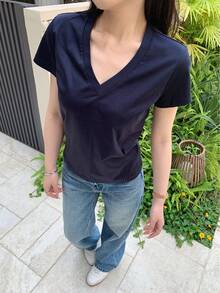 女款純色極簡V領短袖T恤，日常休閒夏季穿著 - 藏青色 - 查看 1