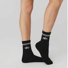 Alo Yoga Half-Crew Throwback Sock Mixed Color(2 Pairs) (Unisex) - 1 Pair White+ 1 Pair Black - View 3