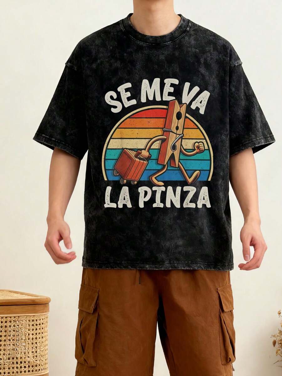 Esta camiseta lavada presenta frases humorísticas y sarcásticas y está diseñada para un estilo urbano holgado y unisex, mostrando un encanto retro y casual. Viene en color negro lavado. - Negro - Ver 1
