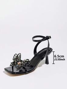 Giày sandal cao gót nữ mới về, thiết kế hoa bướm 3D cao cấp, sang trọng, mũi vuông, chất liệu ánh kim, quai ngang gợi cảm, phù hợp cho các buổi tụ họp ngoài trời, hộp đêm, tiệc thời trang, sàn diễn thời trang, giày nữ thanh lịch. - màu đen - Xem 6