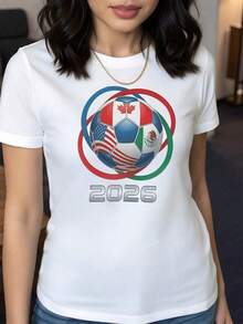 Short Sleeves. Ball With Flags Of Mexico, The United States, And Canada Symbolizing Global Sporting Unity With A Spirit Of Cooperation And Passion For Football. Comfortable, Casual, Modern Women's T-Shirt, Ideal For Fans Of The 2026 Tournament. Leisure - 白色 - 查看 1