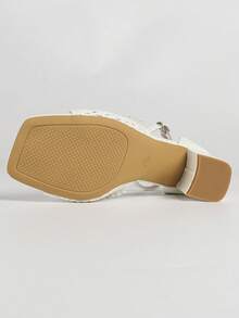 Sandal nữ gót dày đính ngọc trai, thiết kế khoét rỗng, có quai cổ chân - trắng - Xem 5