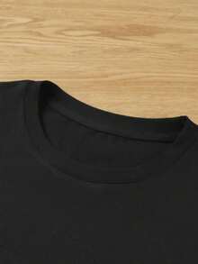 Cinco bolos con expresiones divertidas que parecen enfadados y sorprendidos representando la emoción de una partida de bolos en grupo mostrando energía humor y movimiento camiseta de hombre casual cómoda y moderna para uso diario - Negro - Ver 5