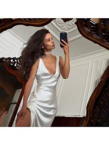 Minivestido blanco de satén para mujer con escote en V profundo y ribete de encaje, bajo acampanado en línea A, estilo elegante para salir de fiesta. - Blanco - Ver 4