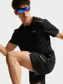 Nike Miler Dri-FIT 男士轻盈透气吸湿排汗防紫外线短袖跑步上衣 IF2083-010 - 黑色 - 查看 3