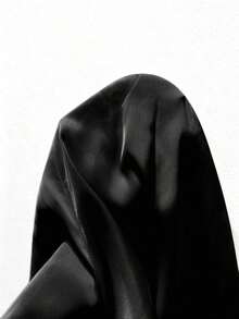 Mono de mujer con cuello en V de satén, decorado con perlas falsas y tirantes de espagueti - Negro - Ver 4
