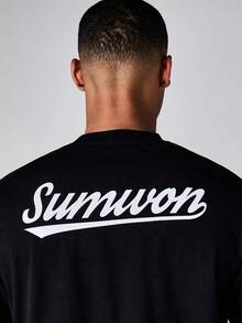 Camiseta gráfica con logotipo de la marca , cuello redondo, manga corta, corte holgado, estampado en la parte superior de la espalda, estilo casual de verano, ropa de calle. V58L - Negro - Ver 4