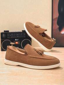 Mocasines de punta redonda para hombre, parte superior con borlas, color marrón, zapatos nuevos para hombre 2025, zapatos de trabajo formal de negocios, mocasines planos de estilo británico, casuales y transpirables, suela blanda, adecuados para todas las estaciones - Marrón - Ver 4